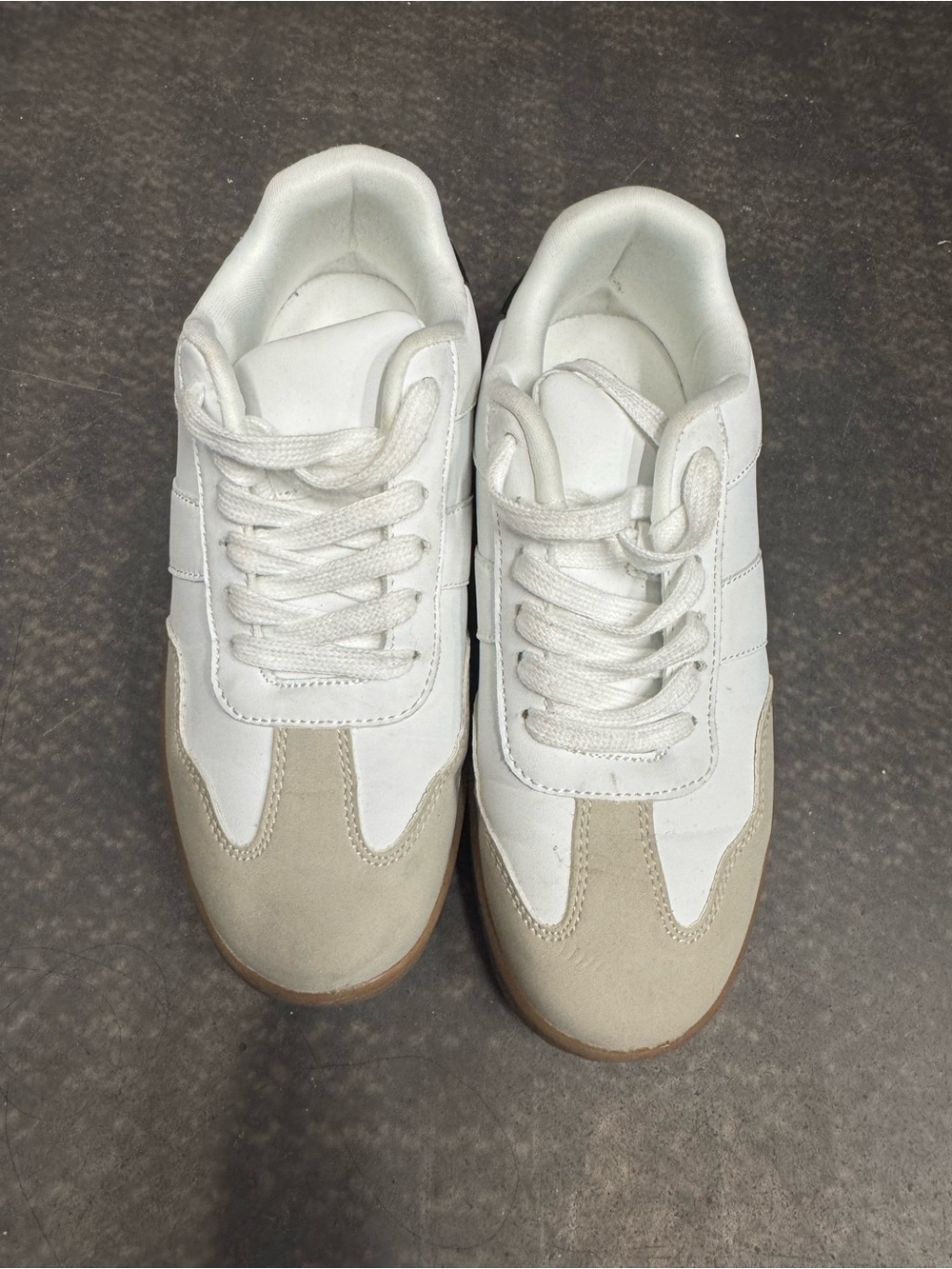 American Eagle Outfitters White Low-Top Sneakers